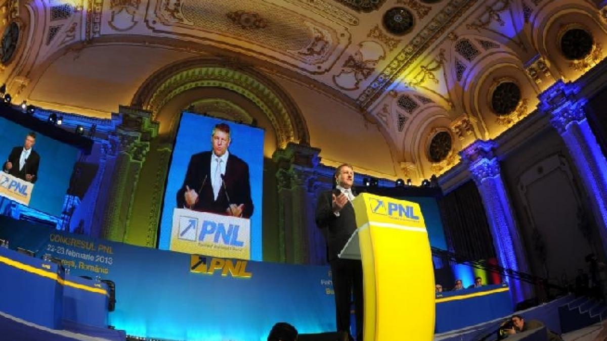 klaus iohannis laudat de presa germana primarul de succes al orasului istoric sibiu zambetul sau