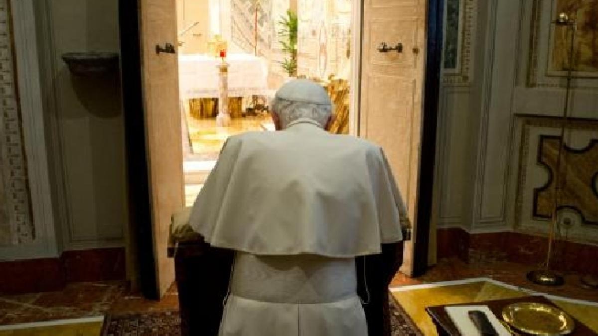 papa benedict al xvi lea dumnezeu mi a cerut sa ma dedic si mai mult rugaciunii si meditatiei