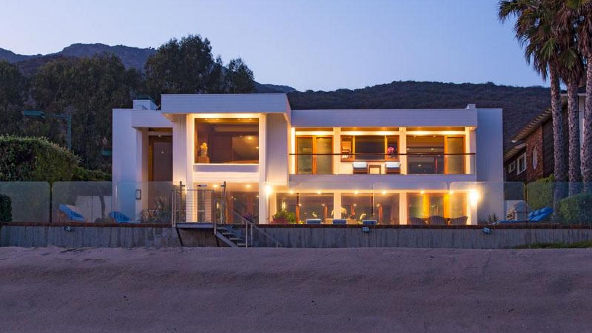 vila de vanzare pe plaja miliardarilor din malibu vezi cine locuieste aici