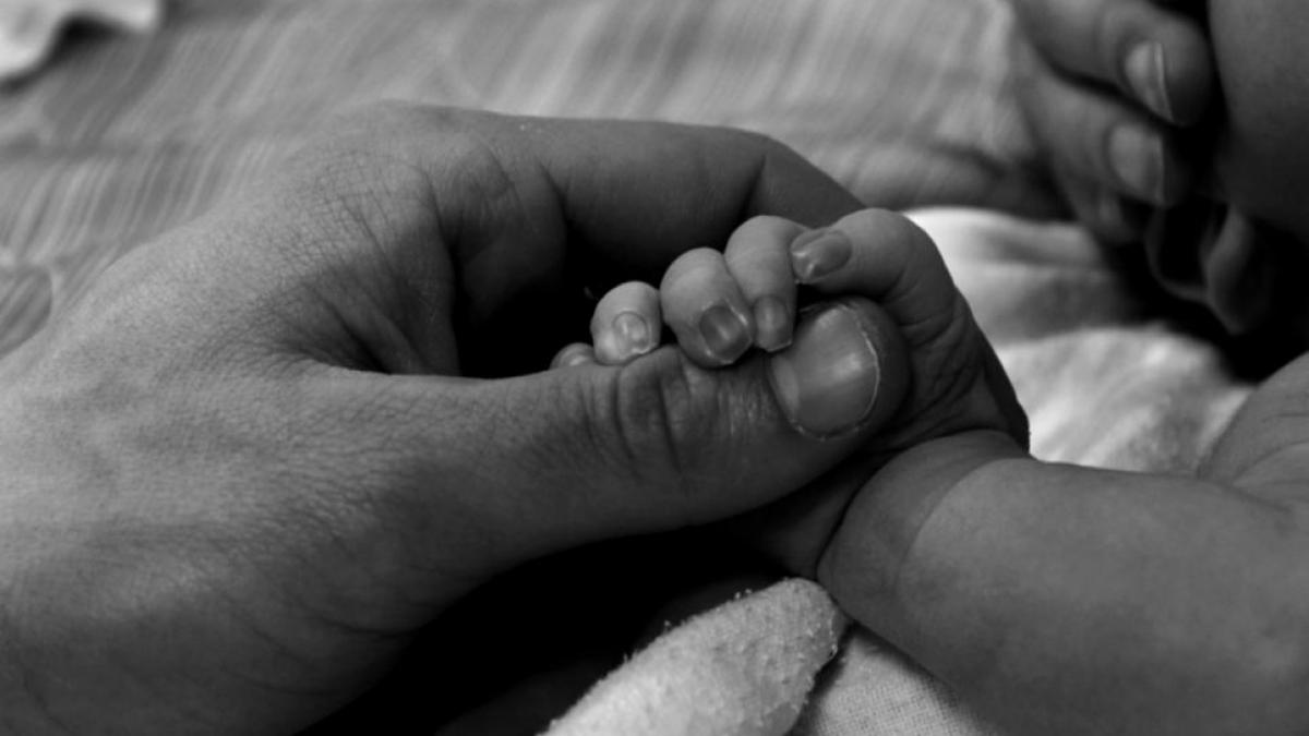 in fotografia aceasta se vede suferinta unei mame povestea miracolului vietii care va inlacrima