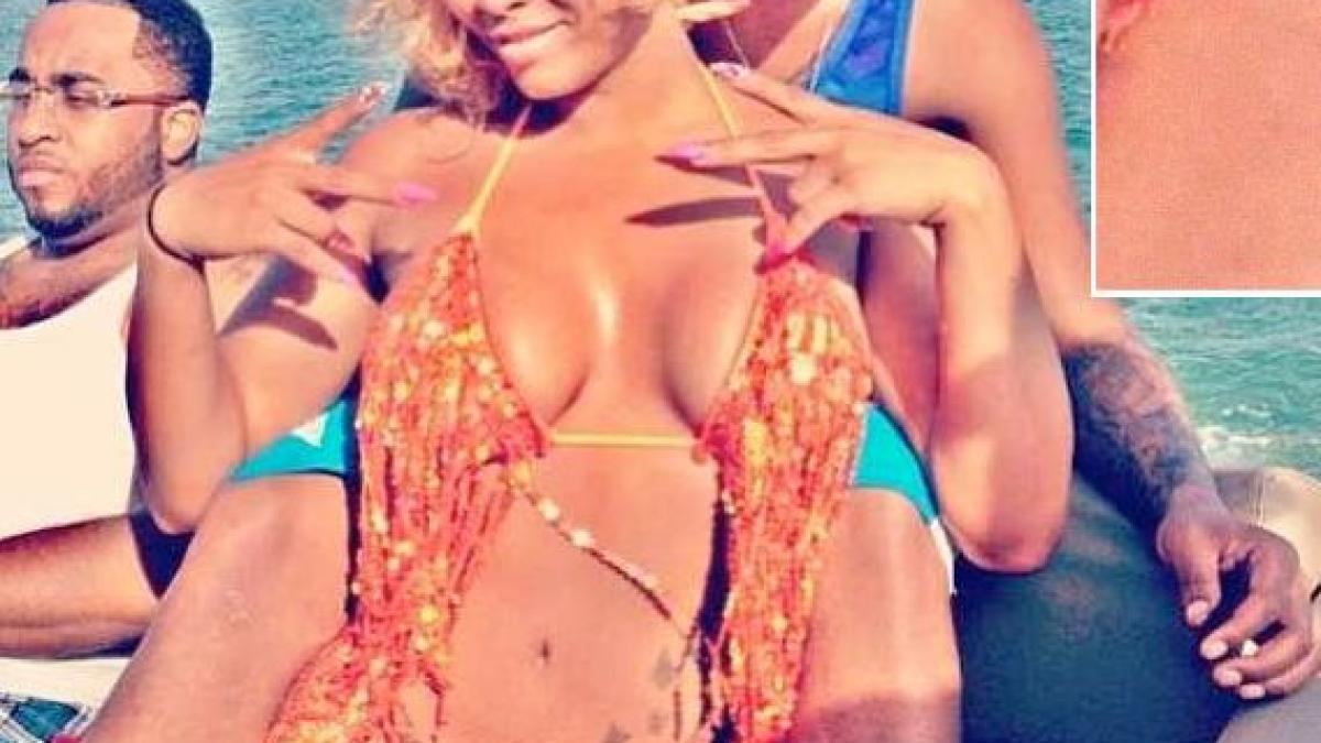 aceasta vedeta era pe yachtul iubitului dar s a facut de ras in stil mare toti isi bat joc acum de