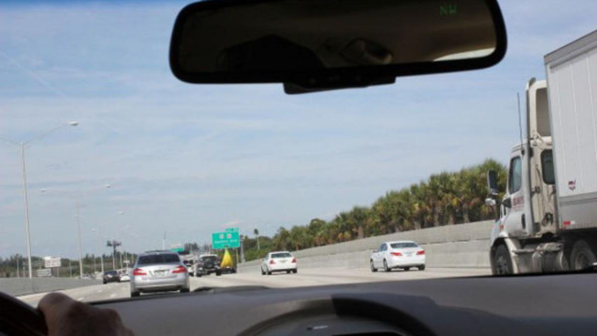 acestui sofer nu i a venit sa creada ce vede in fata lui pe autostrada nu stiu cum de nu a