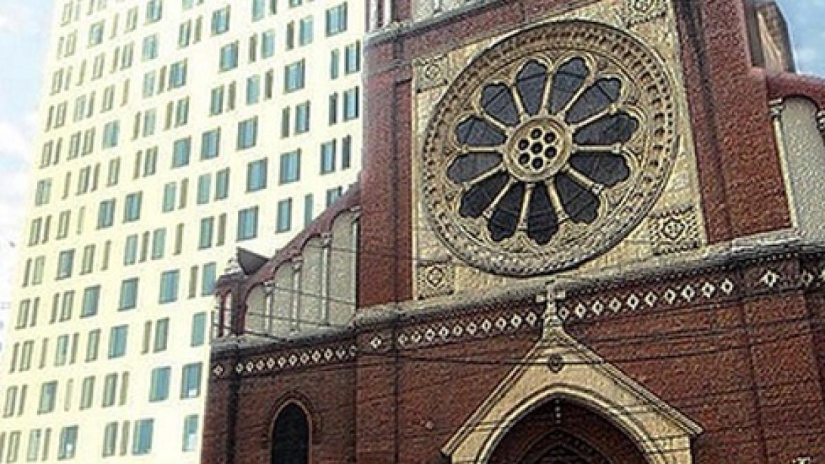 arhiepiscopia noul proprietar cathedral plaza poate pune umarul la demolarea cladirii