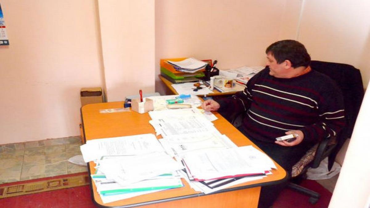 ca la noi la nimeni un primar din iasi isi are biroul intr o toaleta