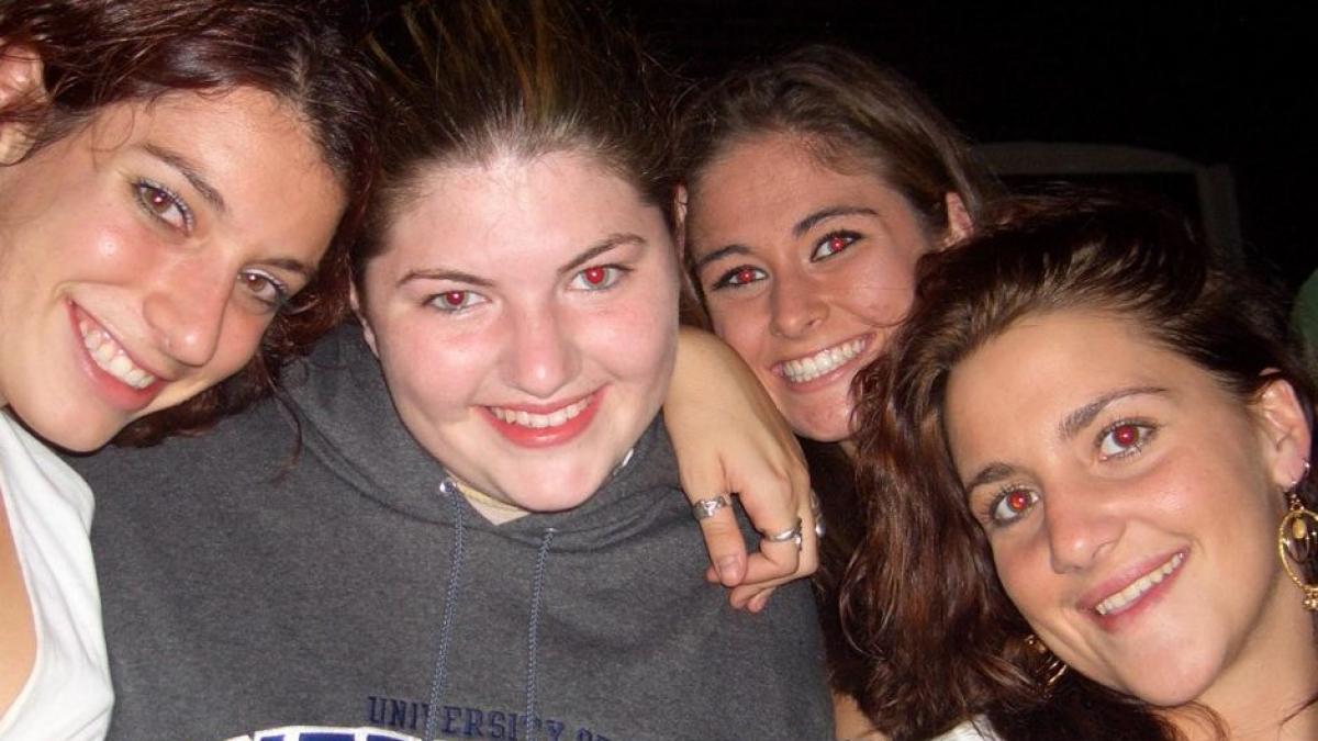 de la fotografia aceasta cele patru prietene s au certat teribil mi au vazut partile intime din