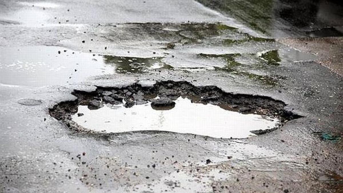 sute de soferi au ajuns bataia de joc a consiliului judetean mehedinti isi pun viata in pericol in