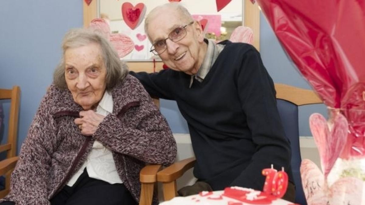 the notebook in viata reala ii citeste in fiecare zi povestea lor de dragoste veche de peste 70 de