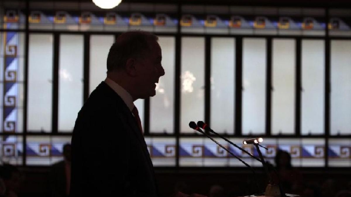 grecia isi reia timid activitatile economice multinationalele revin