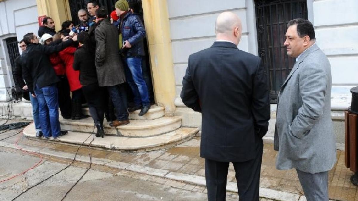 vanghelie analizeaza daca va candida nu ma mai grabesc va voi informa la timpul potrivit