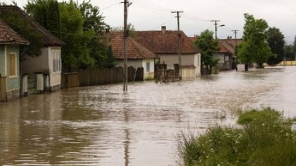 Primăvara a venit cu inundaţii în Ungaria. În unele locuri, nivelul apei a depăşit un metru