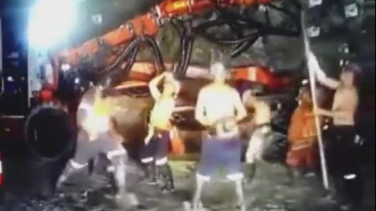 australia 15 mineri au fost concediati pentru ca au dansat harlem shake