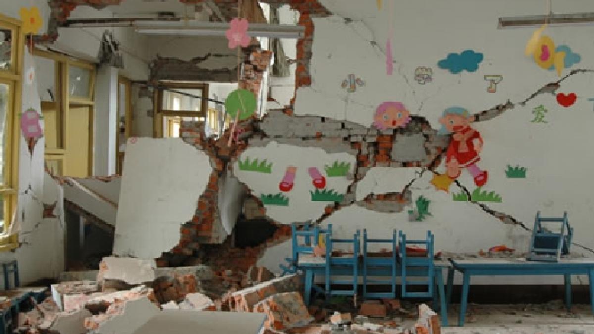 peste 26 000 de elevi in pericol aproape o suta de scoli din capitala au risc seismic ridicat