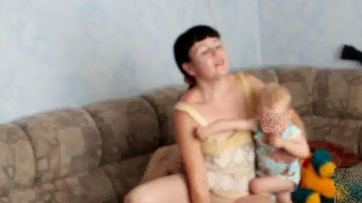 sunt cei mai denaturati parinti din lume se filmau facand cel mai intim lucru in timp ce copilul