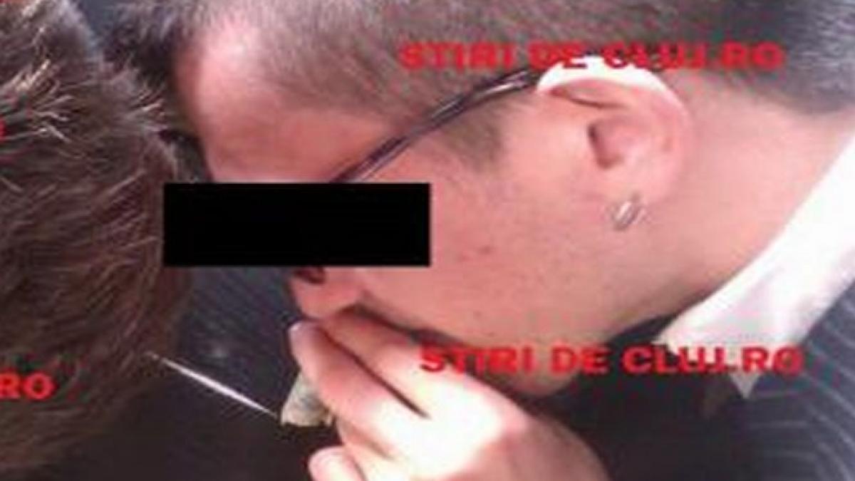 doi studenti din cluj se lauda pe facebook o liniuta asa inainte de seminar