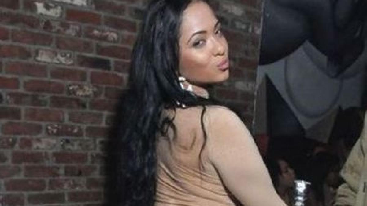 dupa ce s a imbracat asa in club a ajuns sa nu mai aiba nicio prietena toti iubitii fetelor se