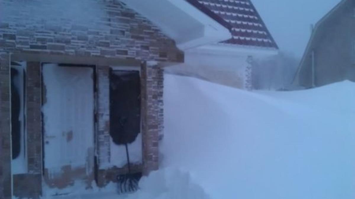 seara cand au mers la culcare pamantul era uscat dimineata zapada ajungea pana la brau a venit