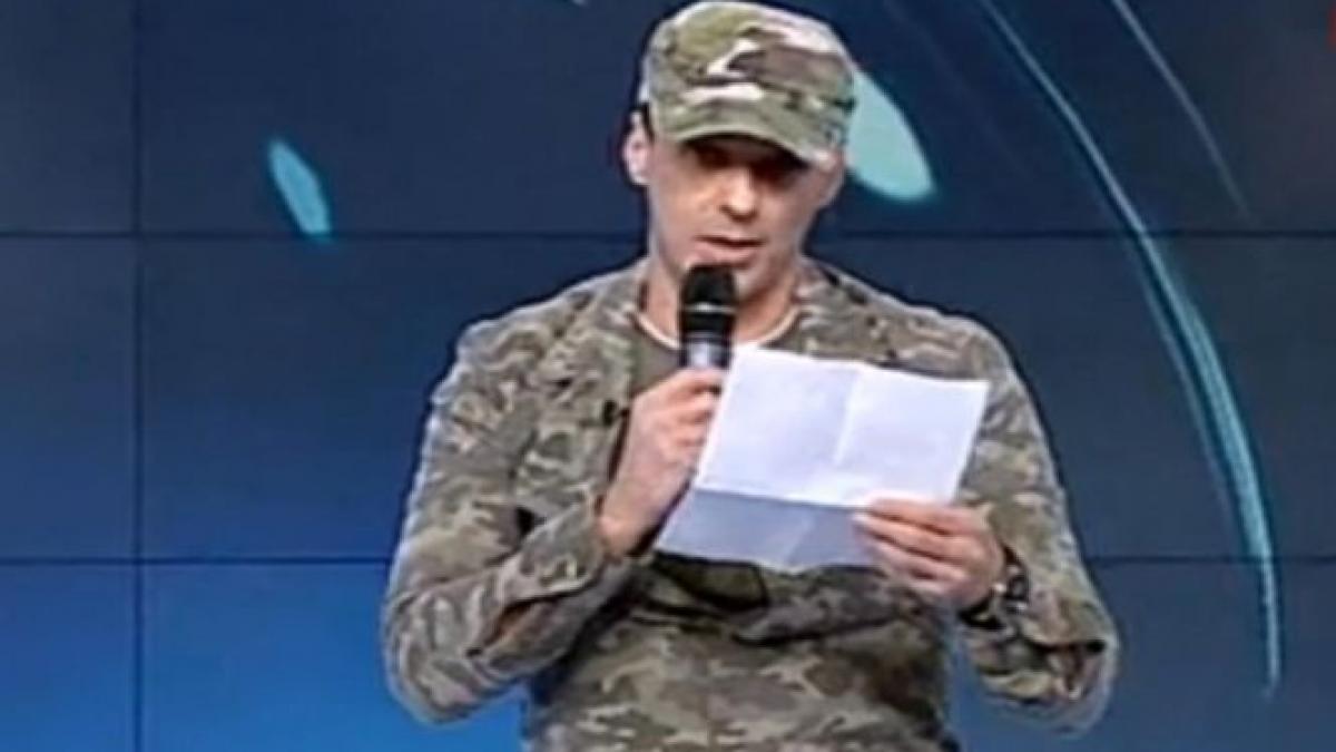 mircea badea deghizat in colonelul turcelu a cantat si a dansat la sinteza zilei