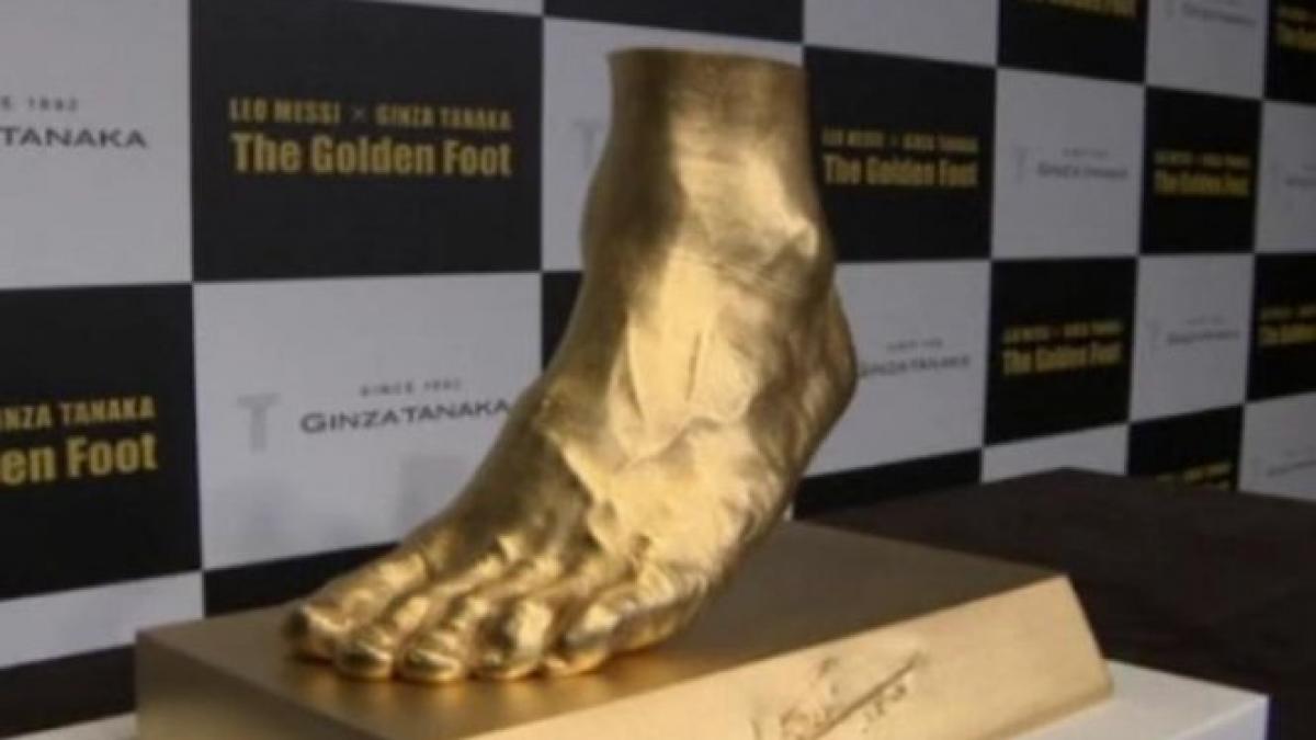 replica din aur a piciorului lui messi valoreaza peste 5 milioane de dolari