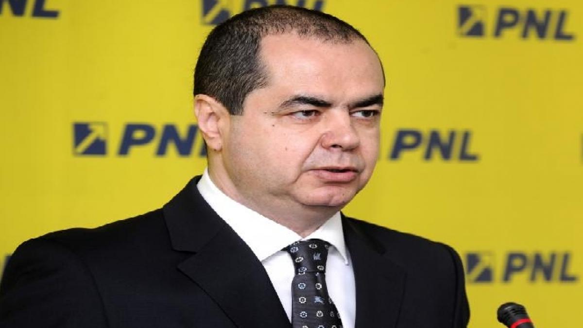 zeci de membri ai pdl iasi au tinut un moment de reculegere pentru plecarea lui stanisoara