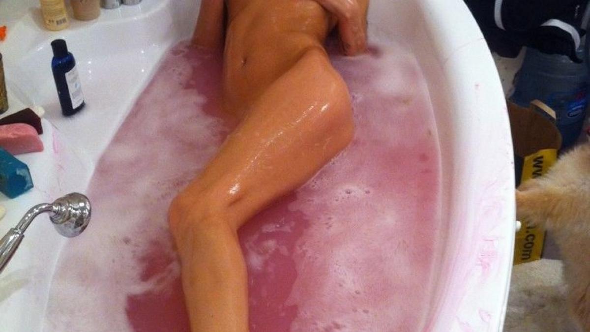 Este un model celebru, dar pozele astea îi pun în pericol cariera. &quot;Mi le-au furat din calculator!&quot;