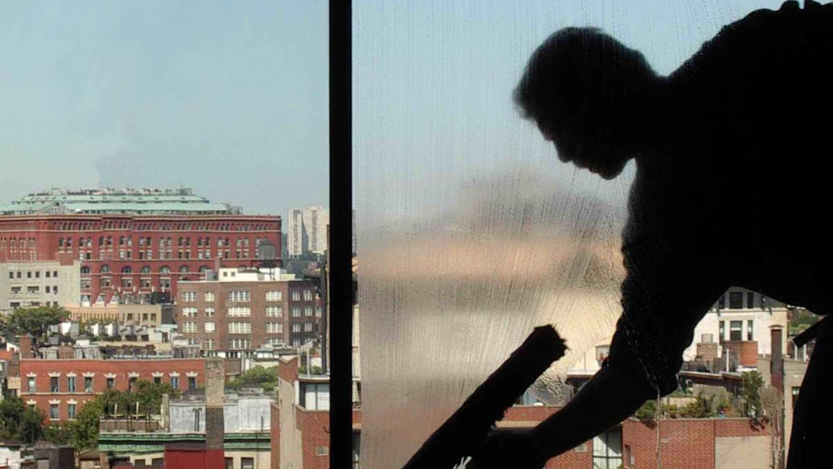 Un alpinist utilitar a căzut de la etajul şase al unui cămin studenţesc din Cluj 