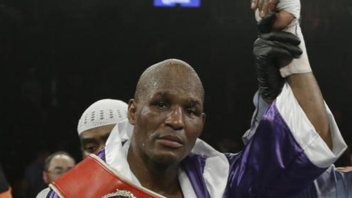 cel mai varstnic campion mondial la box din istorie a mai castigat un titlu mondial