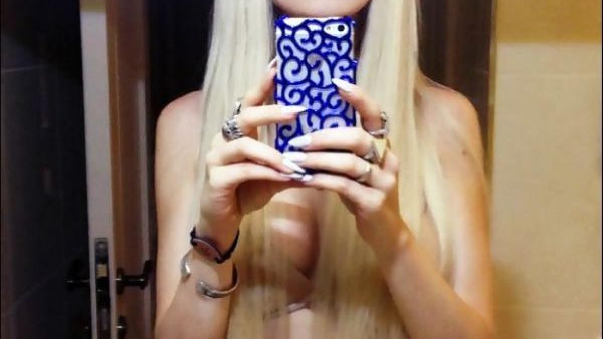 imaginea pe care o asteptau zeci de mii de oameni papusa barbie s a dezbracat pentru a face asta in