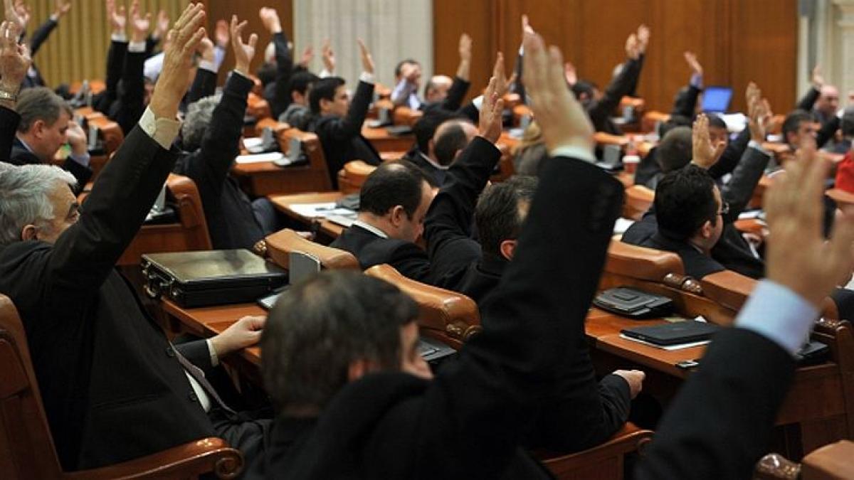 romanii n au bani sa si plateasca darile catre stat parlamentarii se lafaie in delegatii exotice de