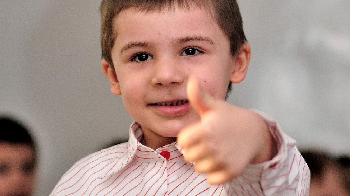 vreau sa ajut un baietel de 5 ani are nevoie de ajutorul tau pentru diagnostic si tratament intr o