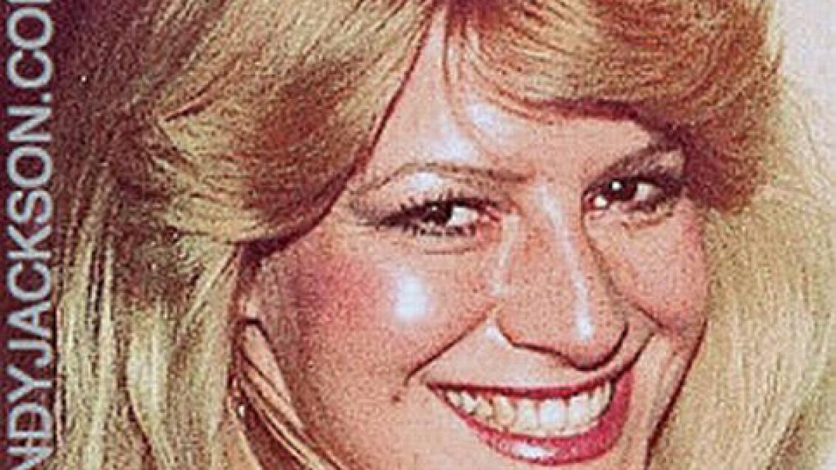 aceasta poza a fost facuta in anii 80 femeia asta arata de 100 de ori mai tanara acum care e