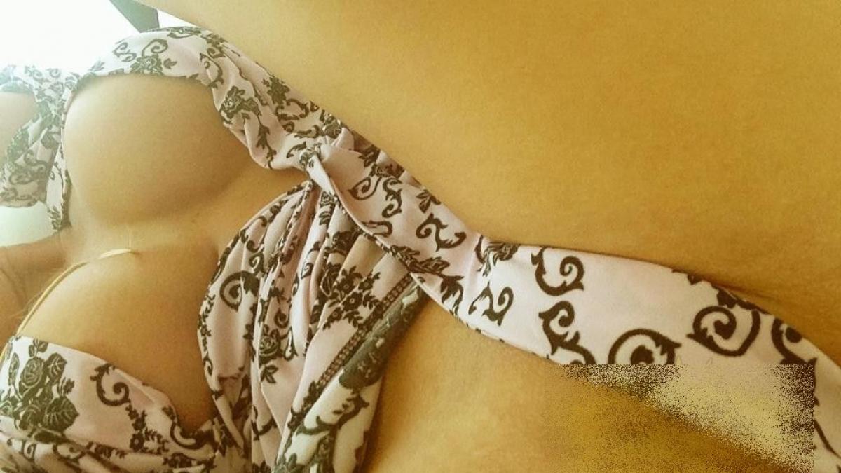 asa arata cel mai bine platita femeie din lume trupul ei nu are niciun defect iar daca o vezi la