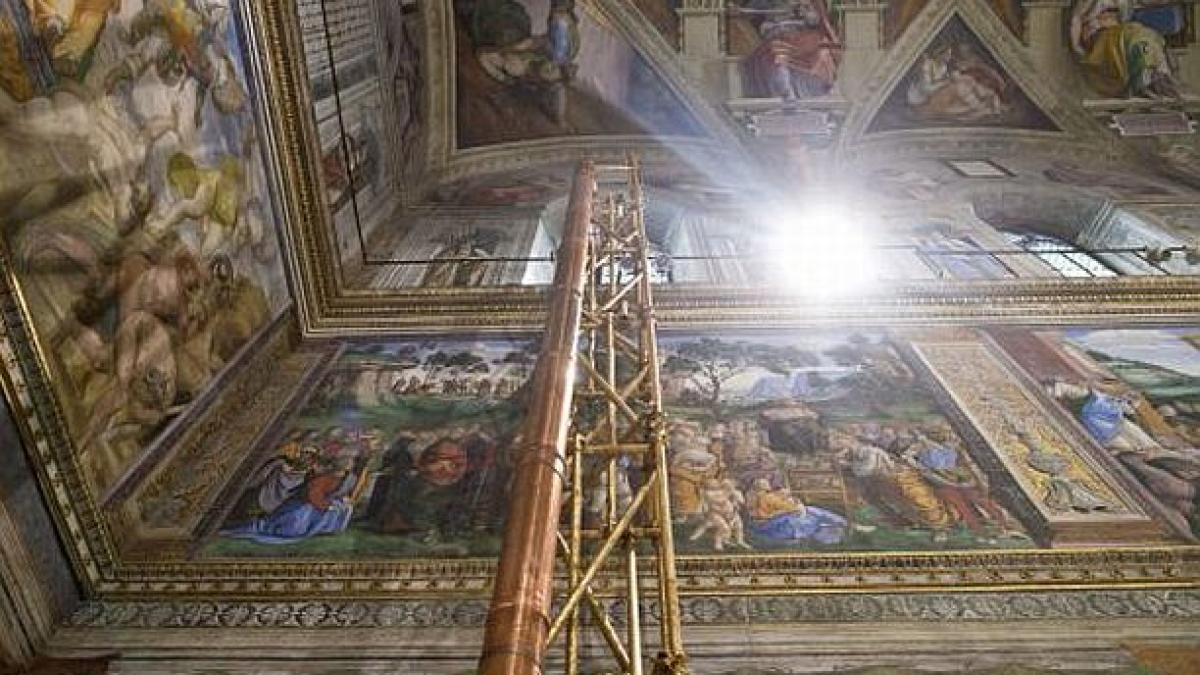 cand a fost ales papa benedict al xvi lea fumul nu a fost alb cum explica vaticanul fumul care iese