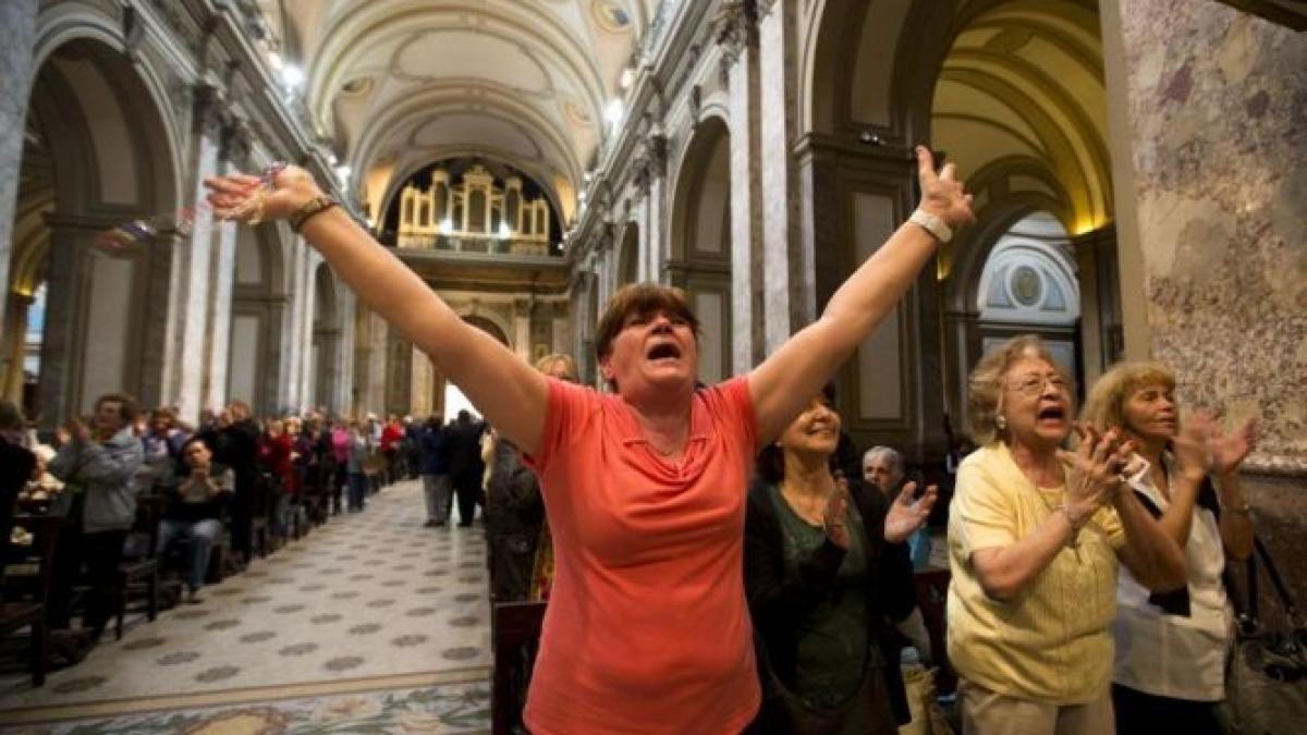 este primul papa din america latina cum au reactionat argentinienii la anuntul alegerii noului