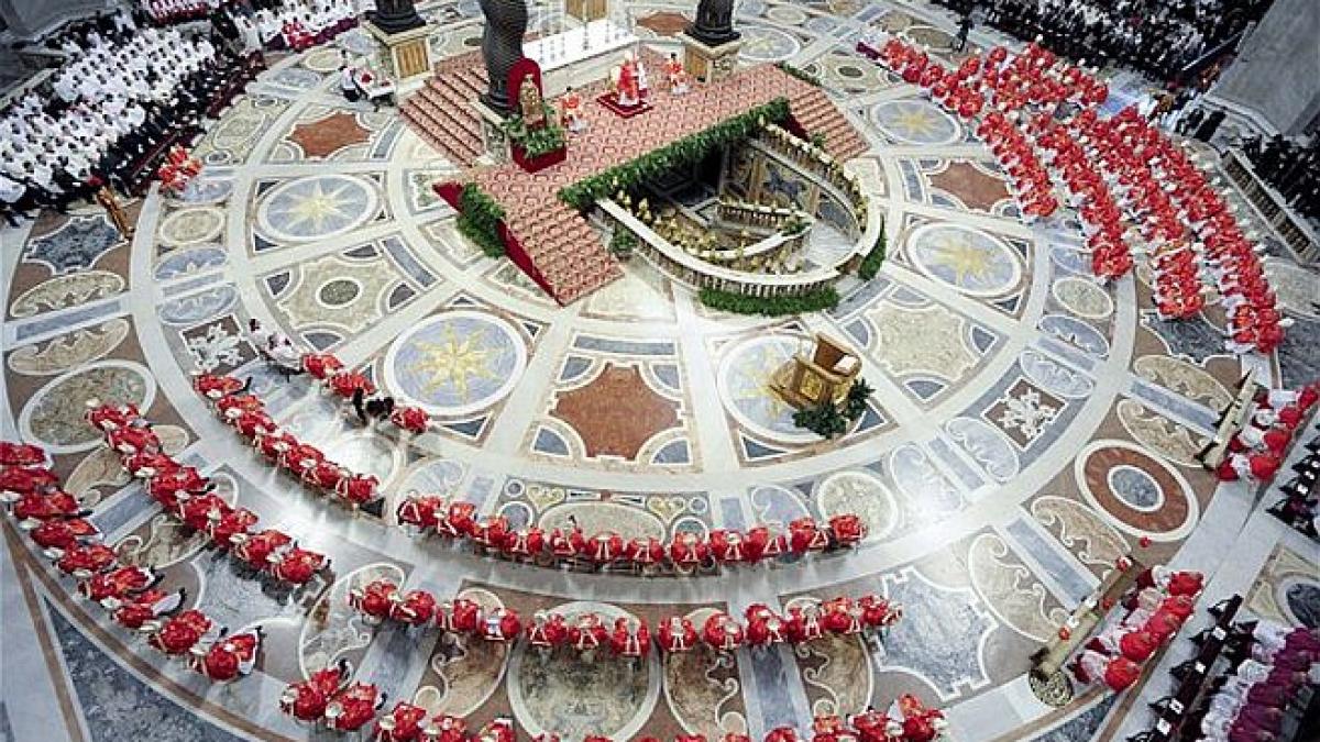 la vatican s au conturat doua tabere ce s a intamplat in spatele usilor inchise in capela sixtina