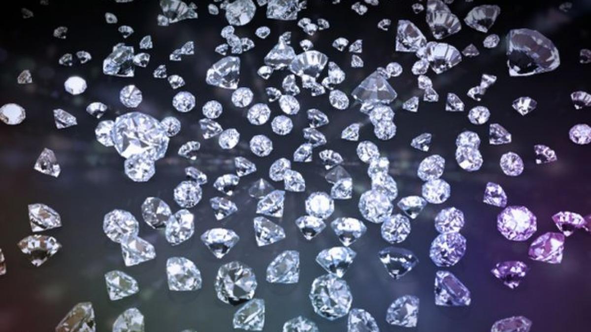 un barbat prins cu 26 000 de diamante intr o geanta pe un aeroport din moscova