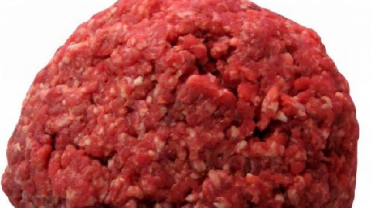 200 de kilograme de carne care ar putea fi de cal descoperite intr un magazin din bucuresti