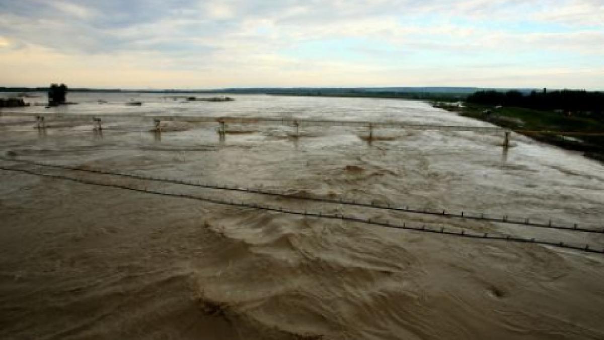 cod portocaliu de inundatii pe mai multe rauri din sud vestul tarii