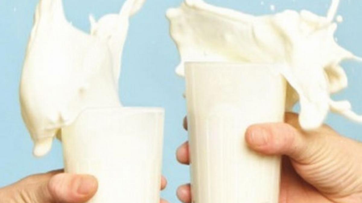 romanilor le e frica sa mai bea lapte doi din cinci romani sustin ca nu au mai consumat lapte in