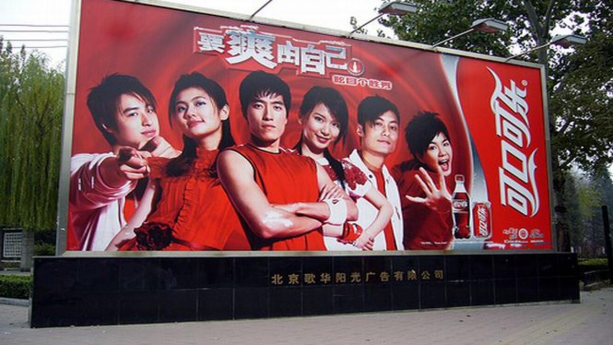 china arunca o pastila de spionaj in coca cola