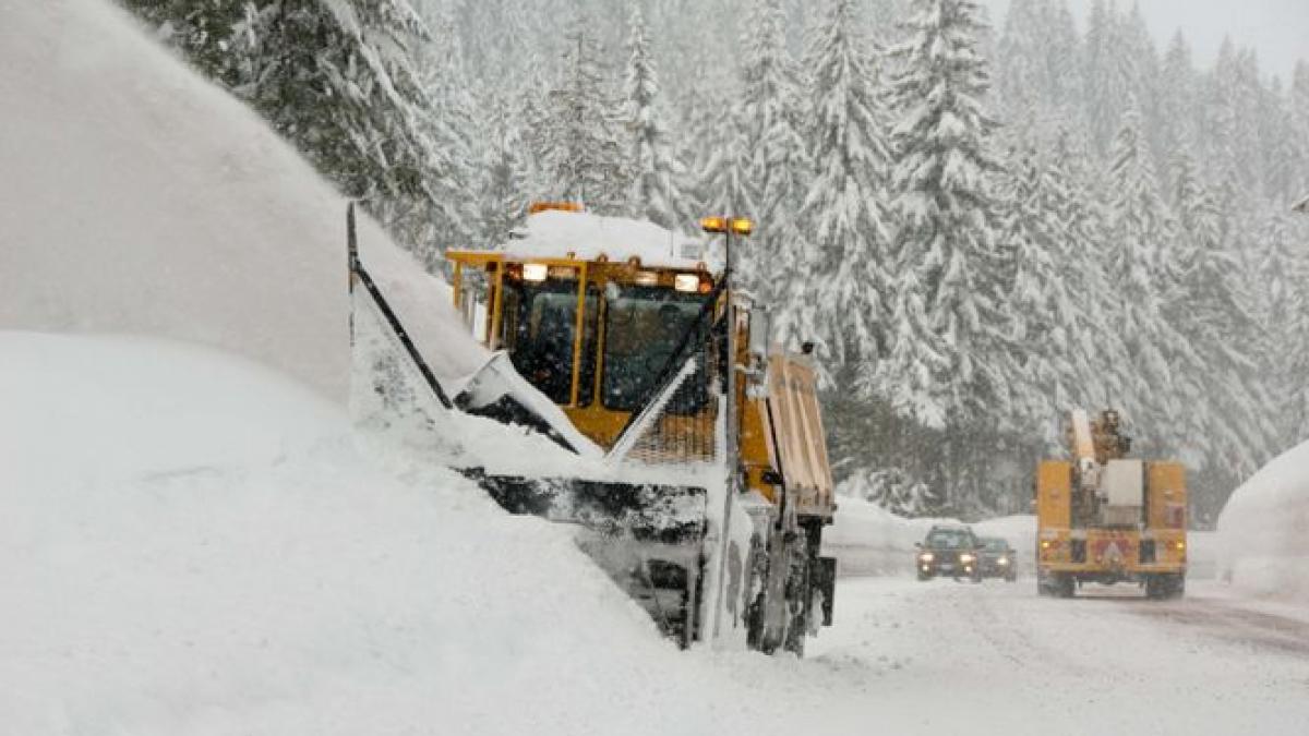 sute de romani si cel putin sase autocare sunt blocate in ungaria din cauza vremii