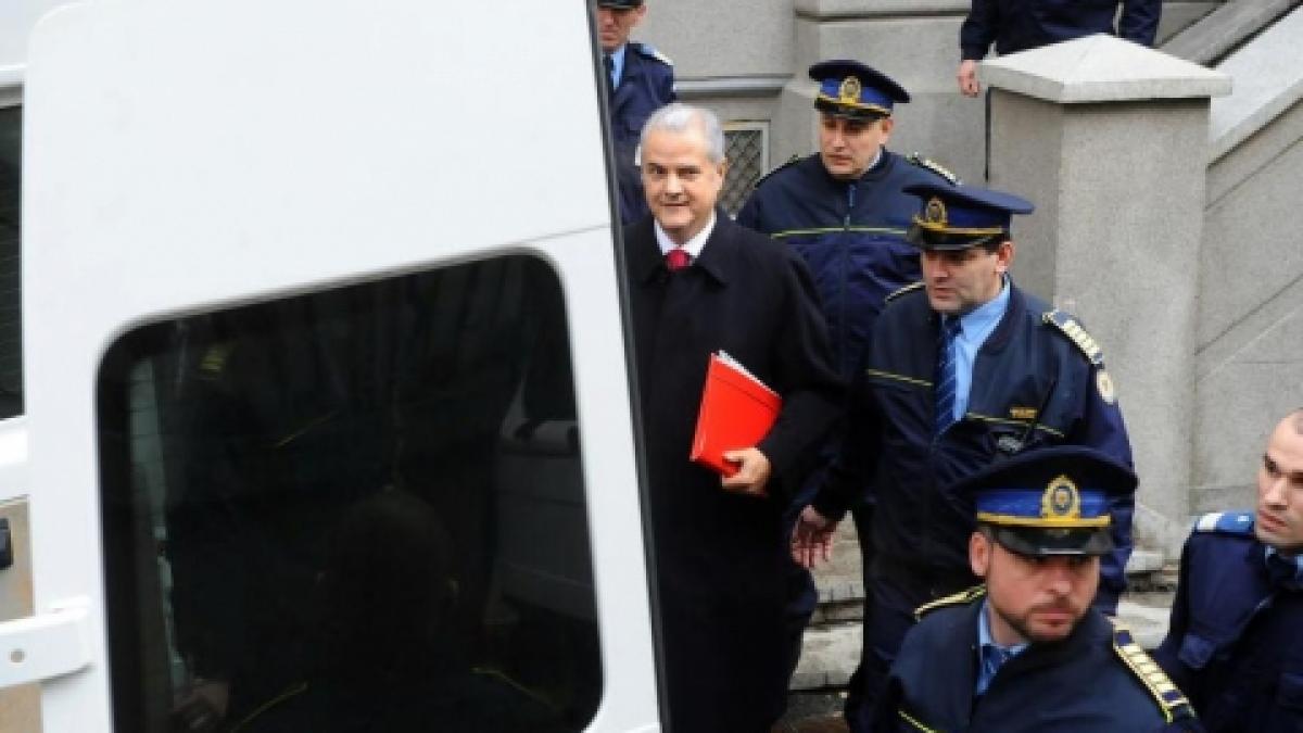 cartea lui nastase lansata cu doua zile inainte ca fostul premier sa afle daca va fi sau nu eliberat