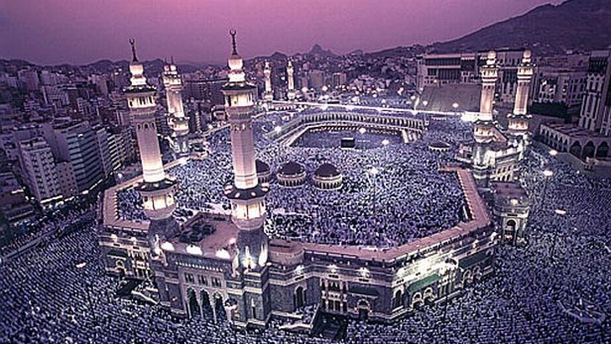 imaginile pe care arabii le au tinut ascunse ce se intampla acum la cea mai mare moschee din lume