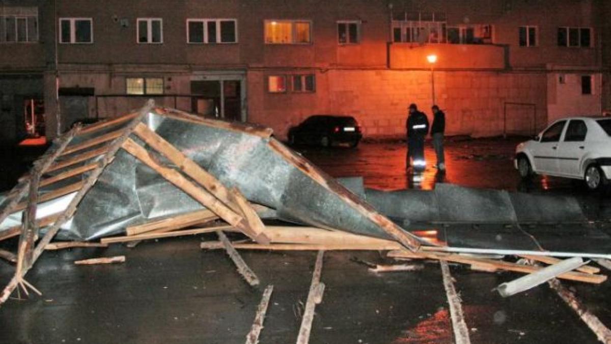 cand credeam ca a venit vremea buna vijeliile au inceput sa faca ravagii in tara mai multi romani