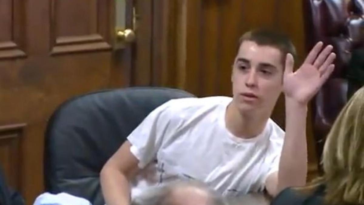 gest incredibil al unui adolescent condamnat la inchisoare pe viata dupa ce si a impuscat colegii