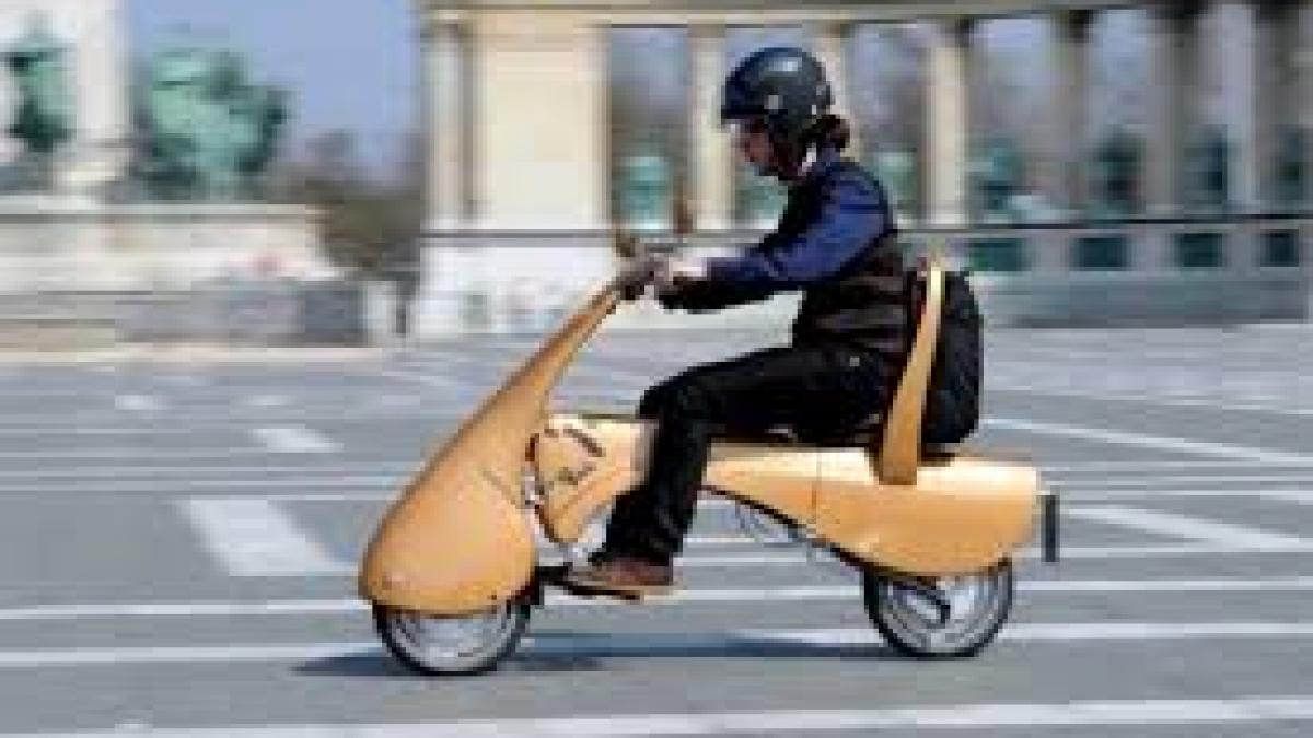 iata scuterul pliabil pe care il poti parca oriunde