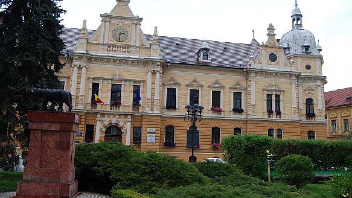 au ajuns cu streangul de gat in strada cosmarul prin care trec o mama si fiul ei