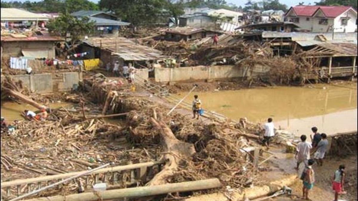bangladesh 10 morti si 500 de raniti dupa ce o tornada a lovit estul tarii