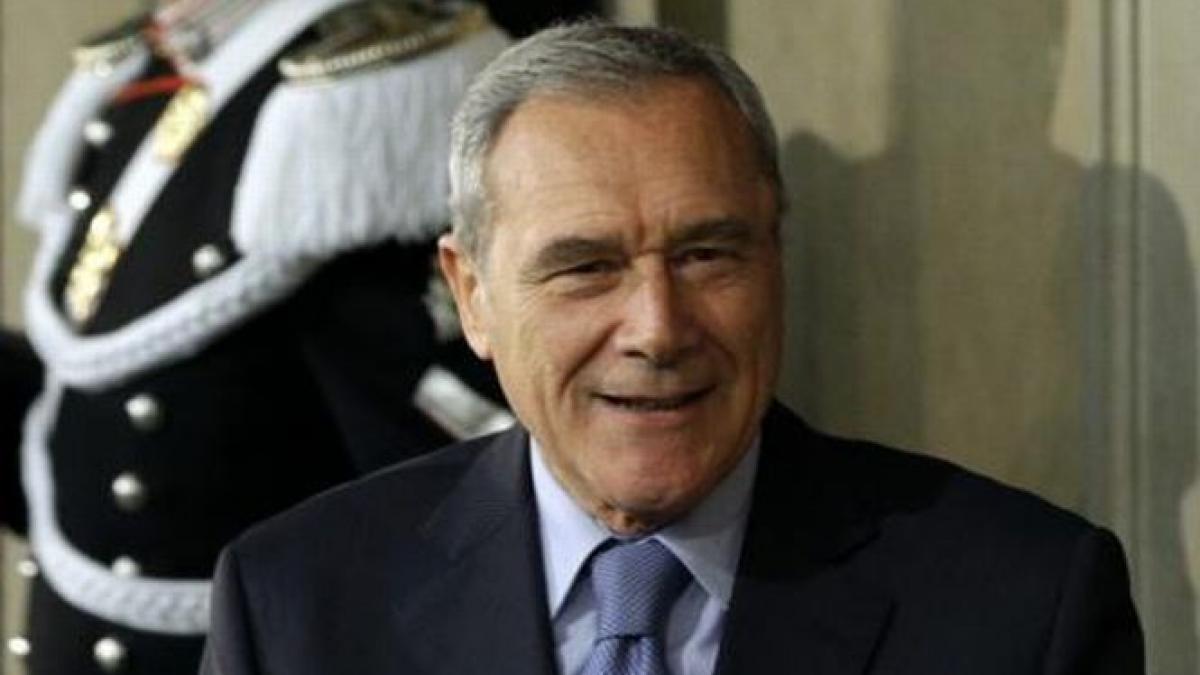 gestul noului presedinte al senatului i a uimit pe italieni le a oferit un exemplu colegilor sai