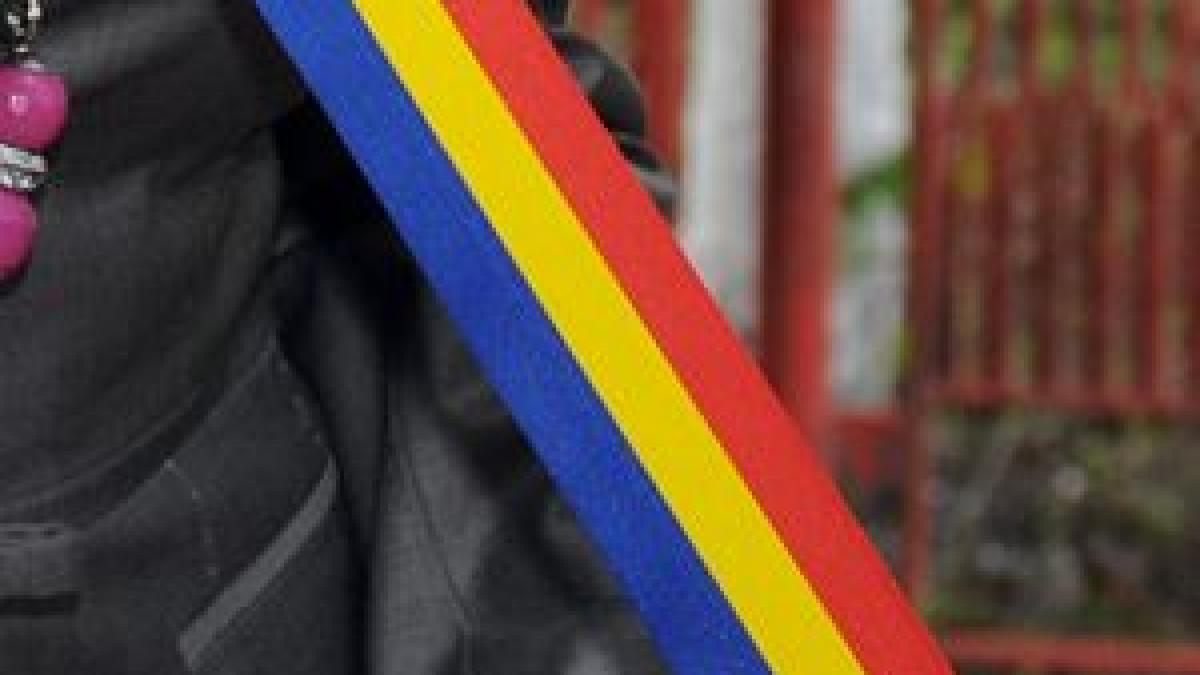 protest in costume nationale in fata liceului korosi csoma sandor din covasna