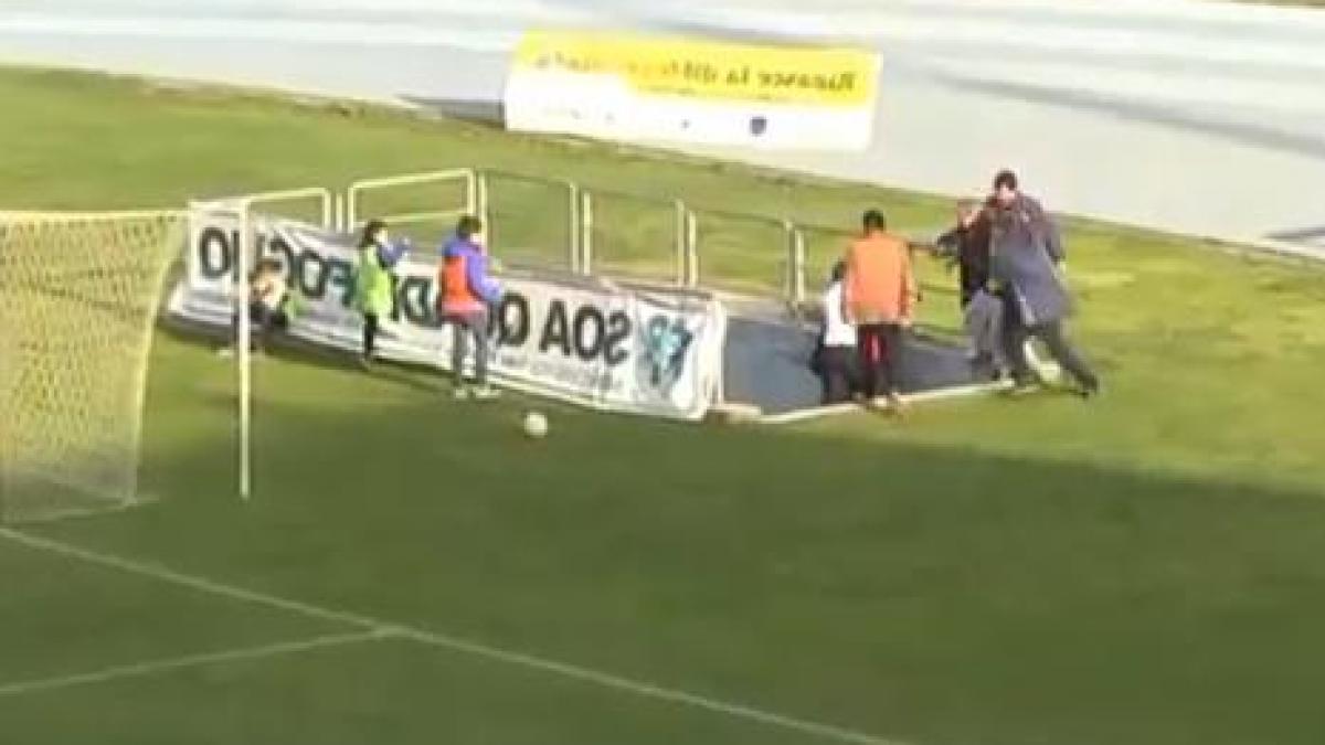 un antrenor italian a luat la bataie un jucator advers